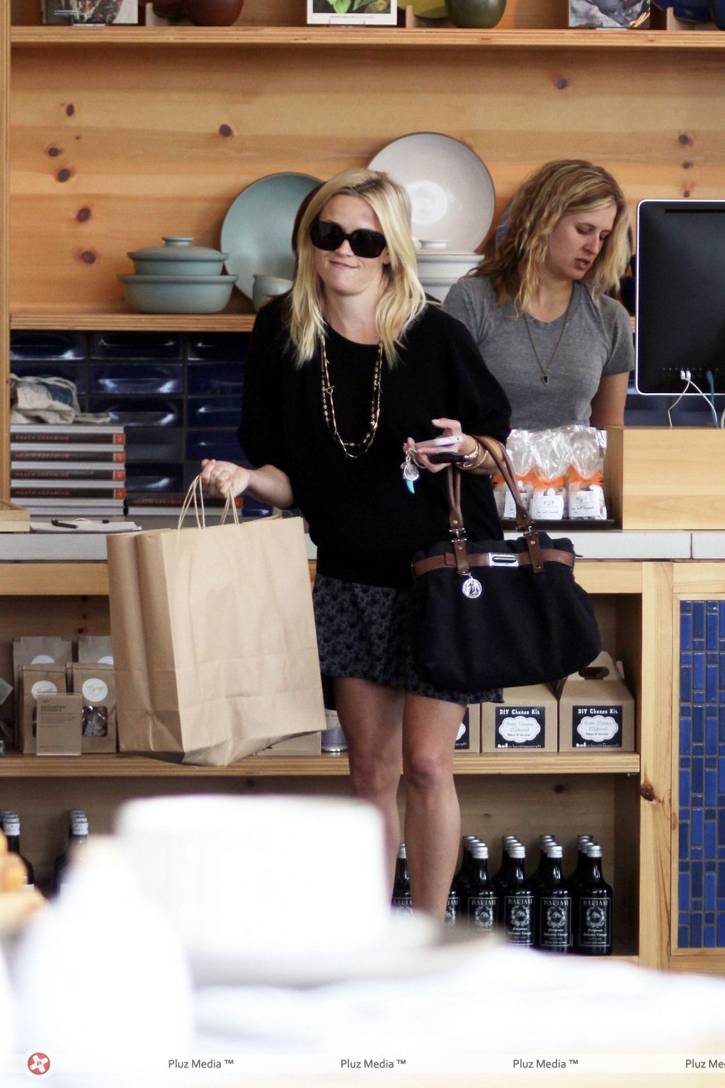 Reese Witherspoon out shopping in West Hollywood | Picture 107086